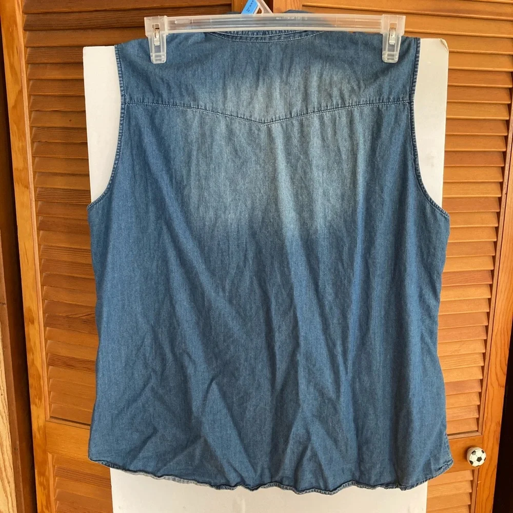 Button-down Jean sleeveless - Picture 2 of 3